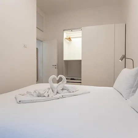 Matilde Modern Apartment-rental In Rome