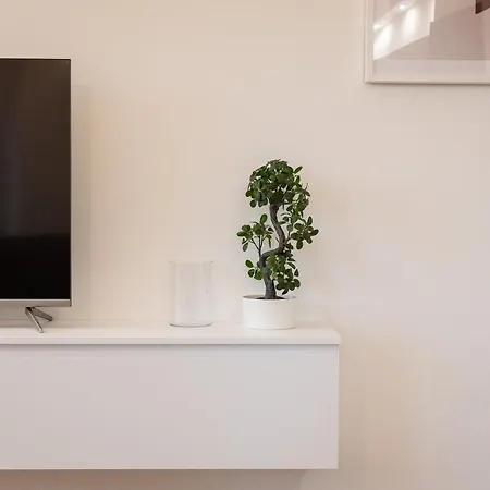 Matilde Modern Apartment-rental In * Rome